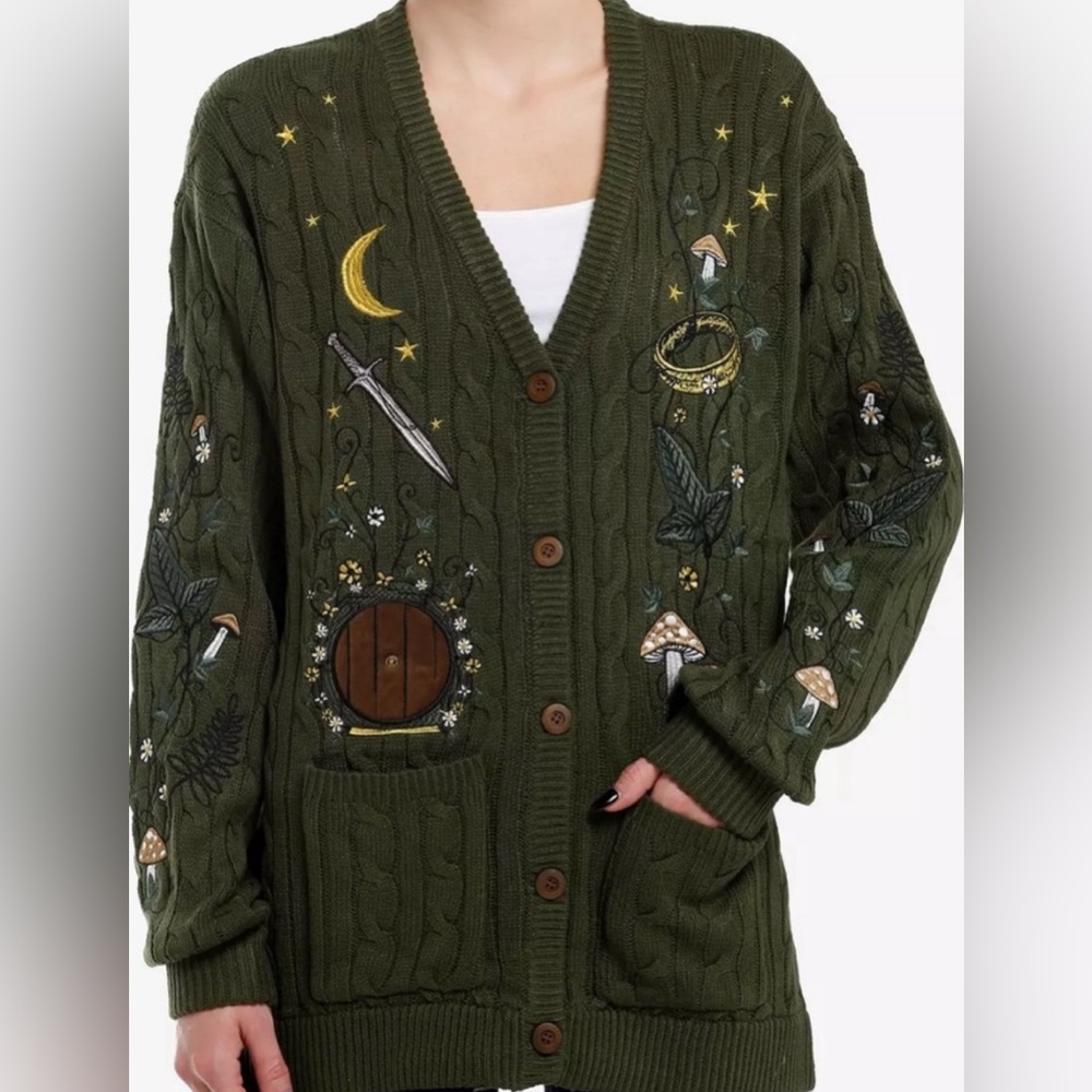 ISO NWT or NWOT, size xs/s/m - will pay up to 150